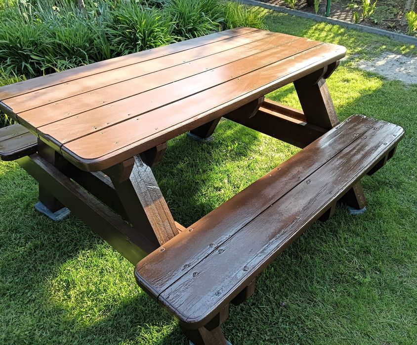 Drewniany stół tarasowy ogrodowy biesiadny