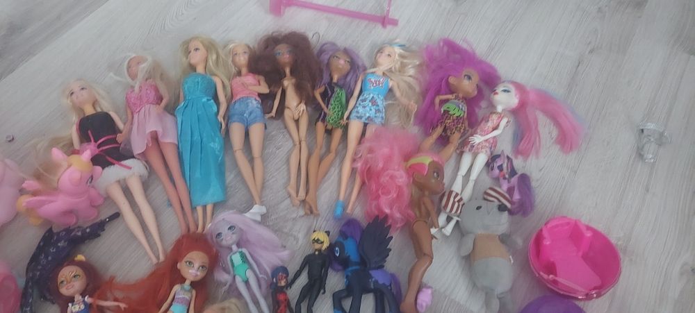 Zestaw lalek i akcesoria