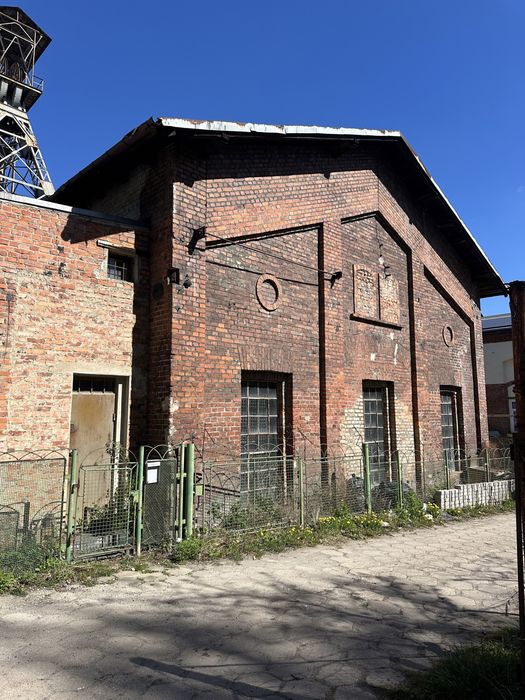 Wynajem powierzchni schowków magazynowych  od 8 - 200 m2