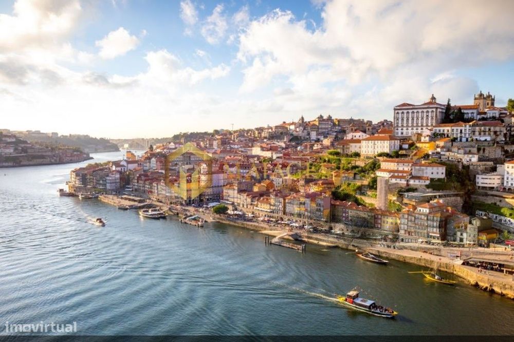 Terrenos no Porto e Gaia para construção em Altura