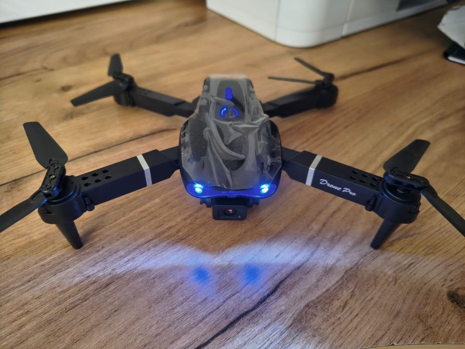 Nowy dron E99 z etui