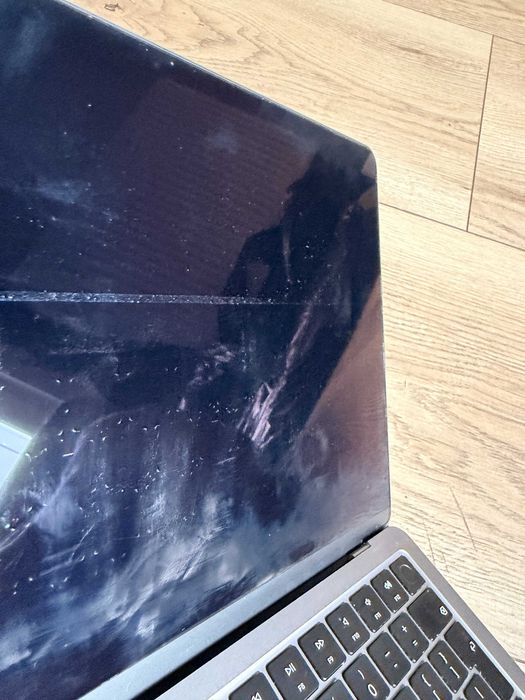 MacBook Air 13 M2 8GB 256GB Space Gray, sprawny, przetarty ekran