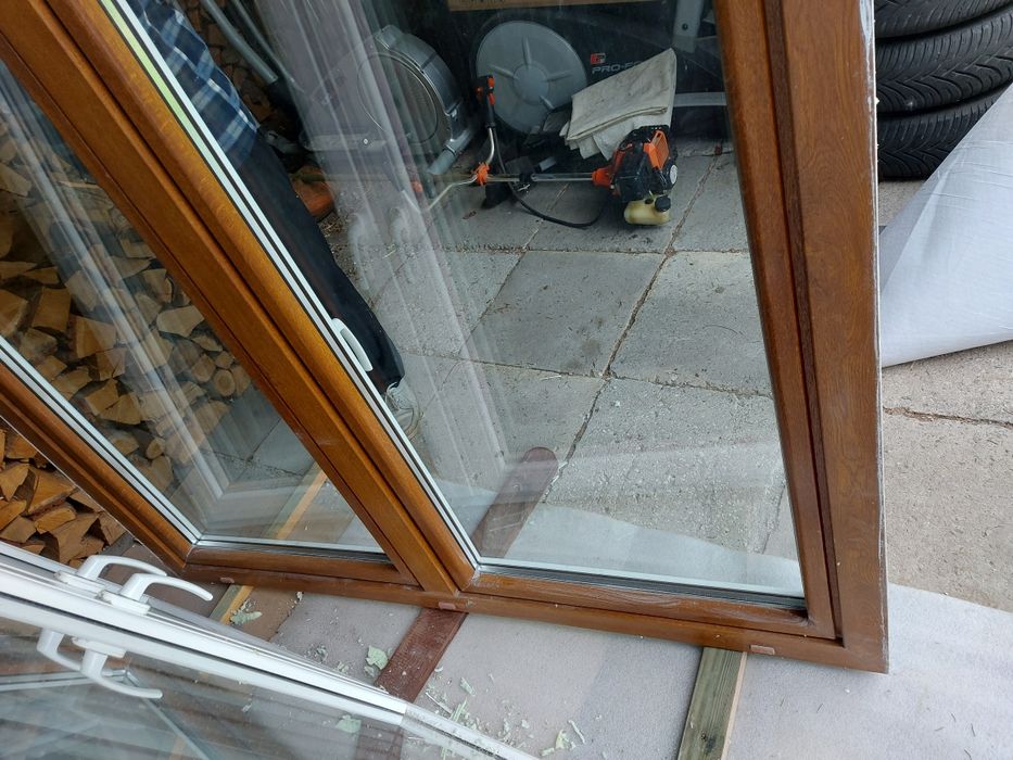 Okno PCV Dwuszybowe Dwuskrzydłowe Złoty Dąb  Moskitiera