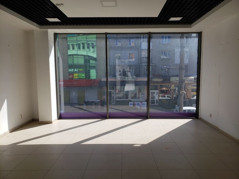 Комерційне приміщення Щептицького центральна зупинка Продаж