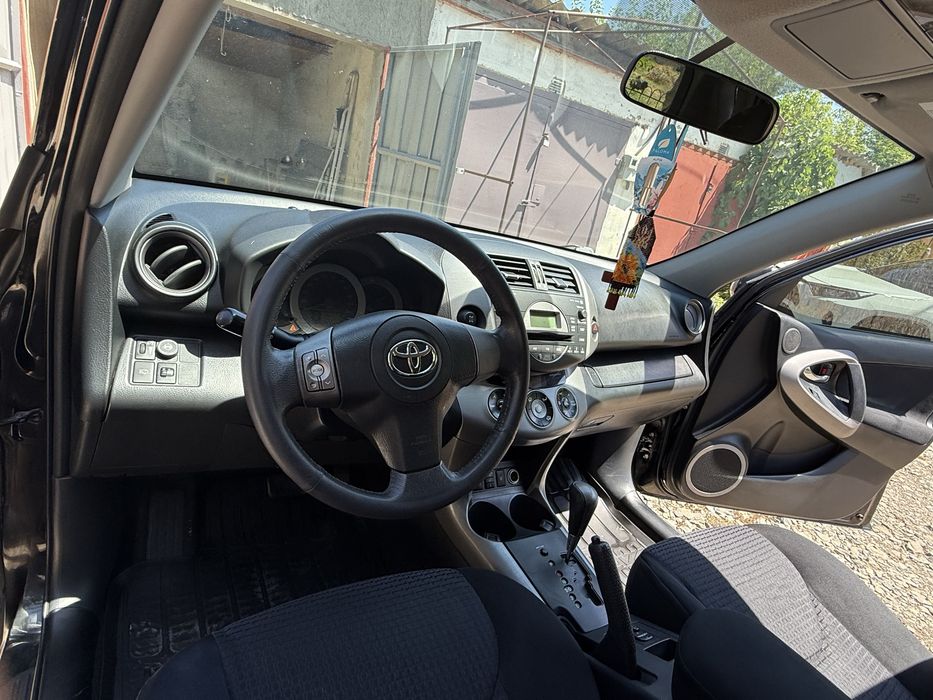 Автомобіль Toyota Raw 4