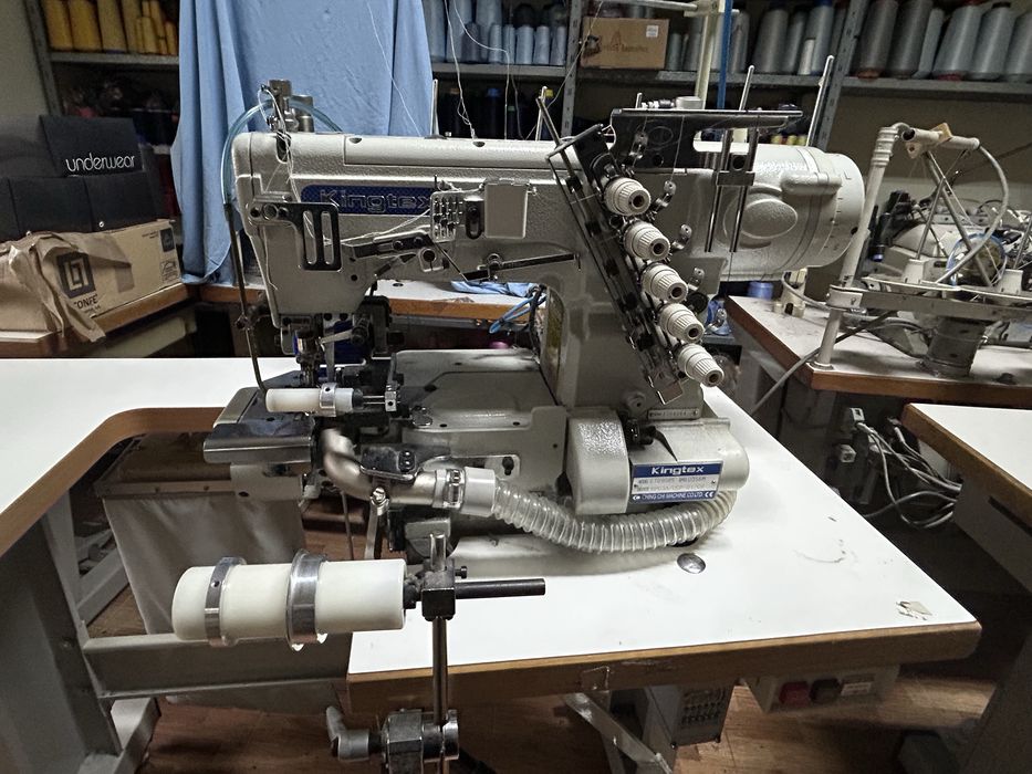 Máquina de meter elástico em fechado