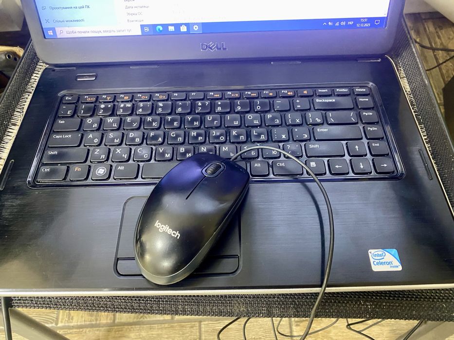 Поодам ноутбук Dell vlVostro 1540