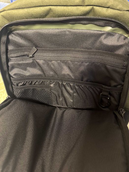 Mochila Herschel Kaslo Daypack Tech 20L – Ivy Green – Nova