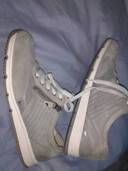 Жіночі  туфлі  великого  розміру