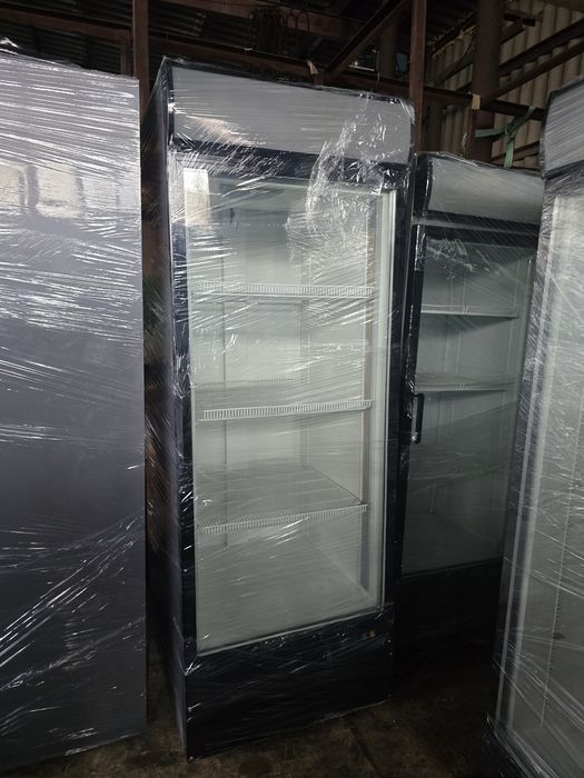 Холодильник, холодильна вітрина, для води та продуктів.