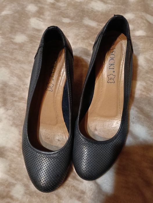 Buty na koturnie rozmiar 37 firmy Lasocki