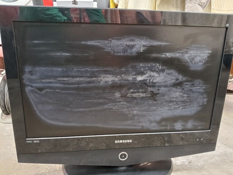 TV Samsung usada a funcionar