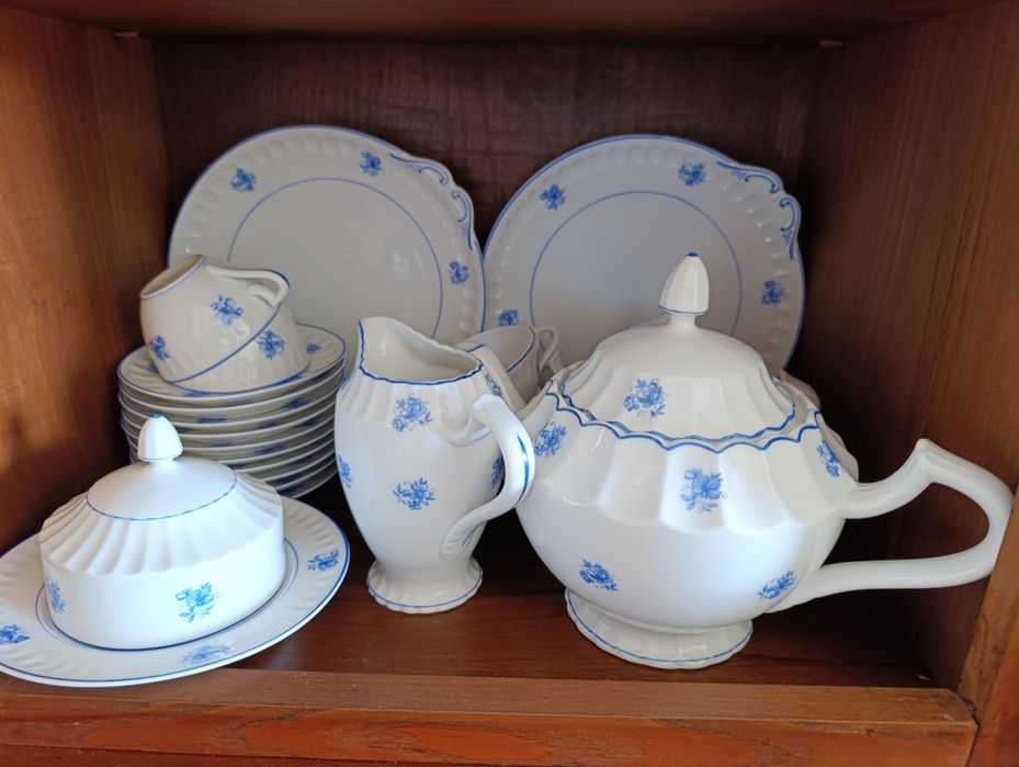 Serviço de café com 4 chávenas