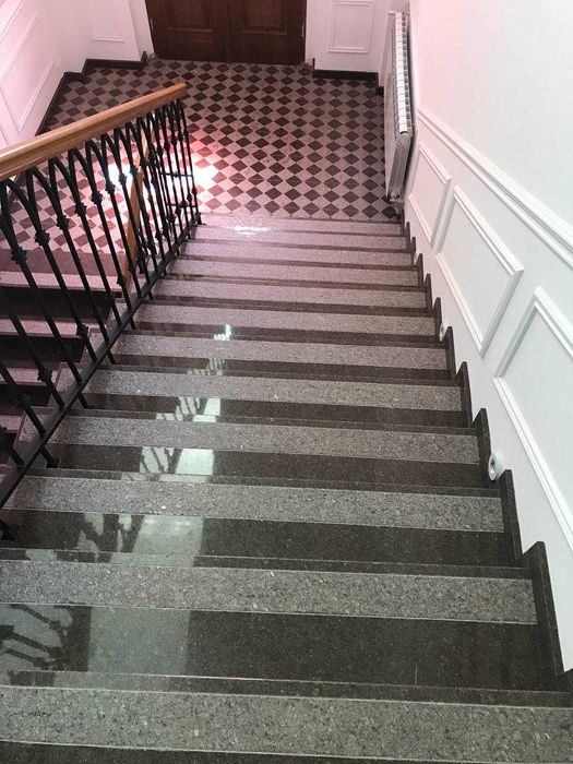 Гранітні вироби сходи, підвіконня, накривки, стільниці, плитка, кришки