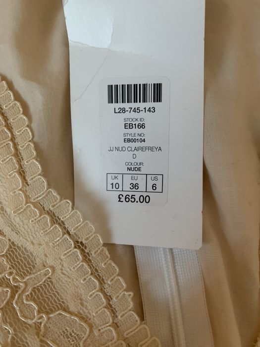 Пишне, нове плаття