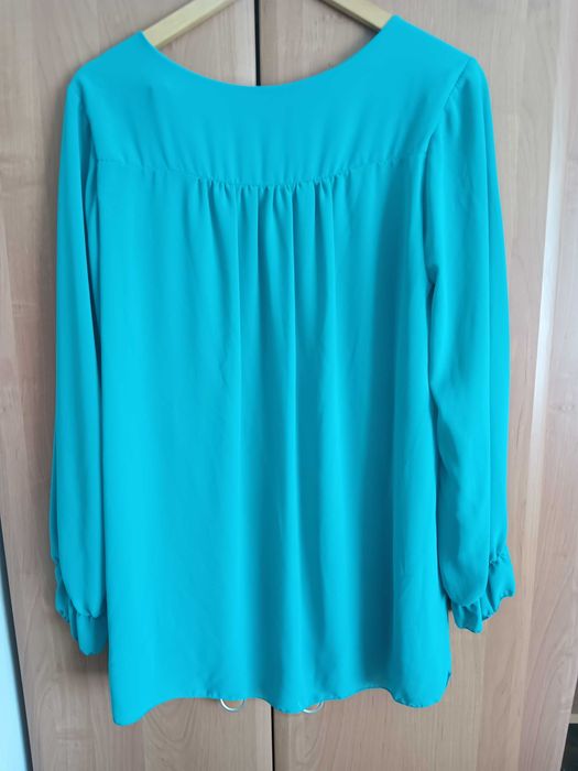 Bluzka w kolorze morskim