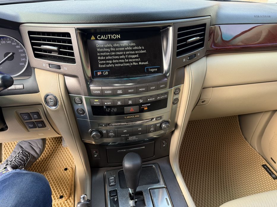 Lexus LX570 2008 года