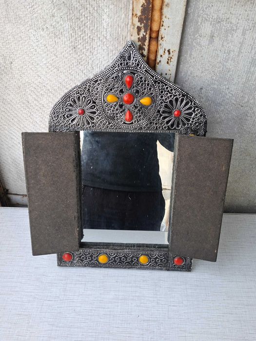 зеркало.          .        .