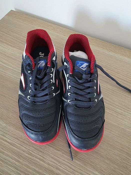 Ténis de futebol de salão