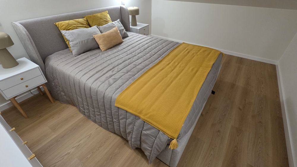 Quarto Completo (Cama+Colchão+Cómoda+Mesa de Cabeceira+Candeeiro)