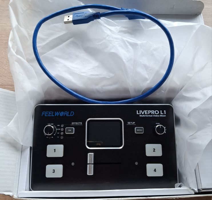 Multi-format Video mixer liverpro L1