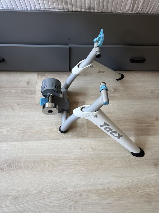 Trenażer interaktywny Tacx flow smart