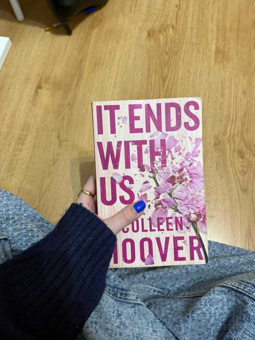 It Ends With Us  - Colleen Hoover
