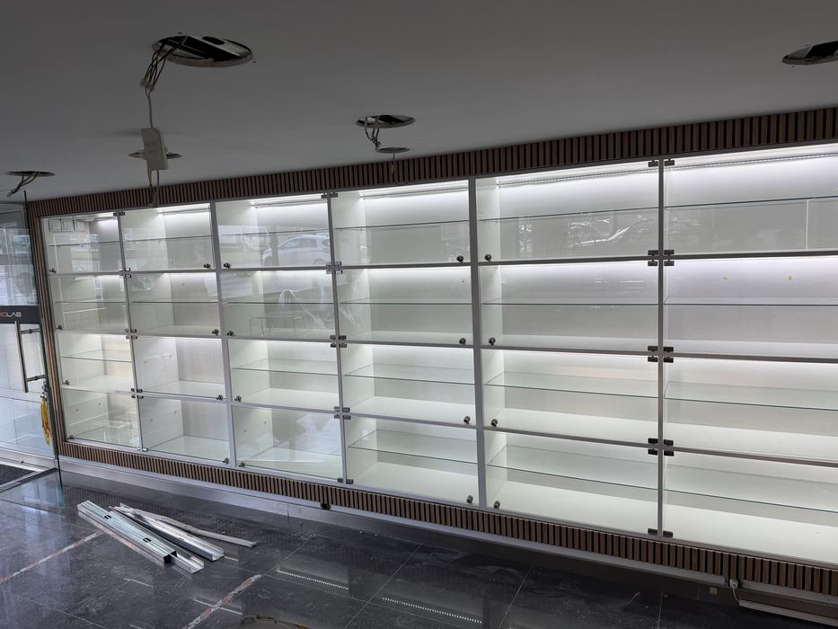 Movel loja com iluminacão