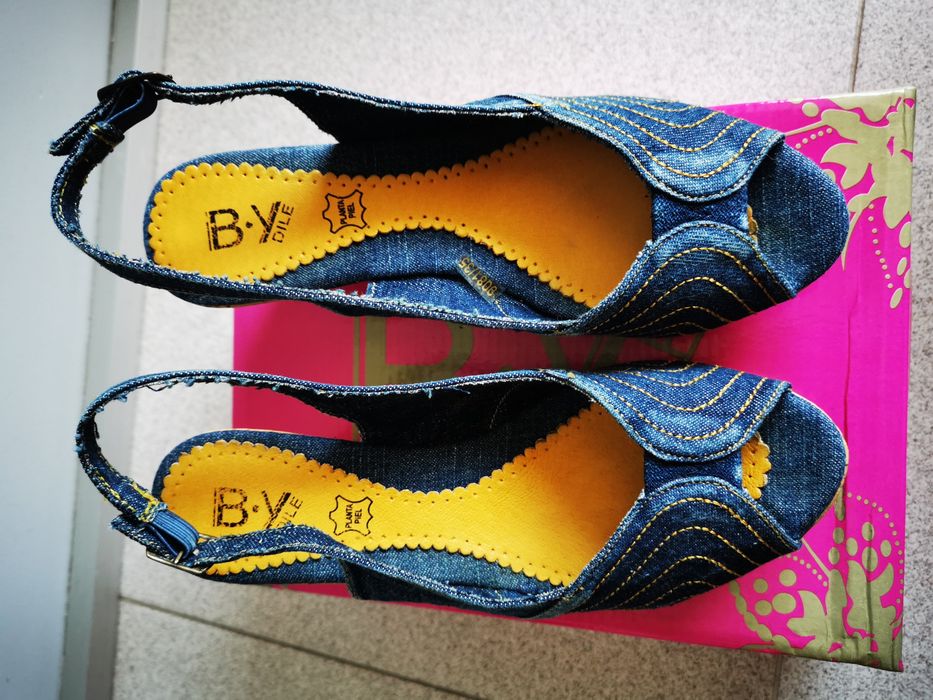 Sapatos - sandálias 35