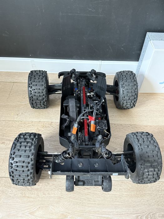 Arrma notorius 6s v6