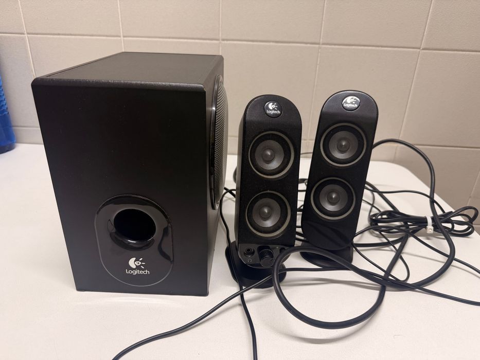 Colunas Logitech X-230