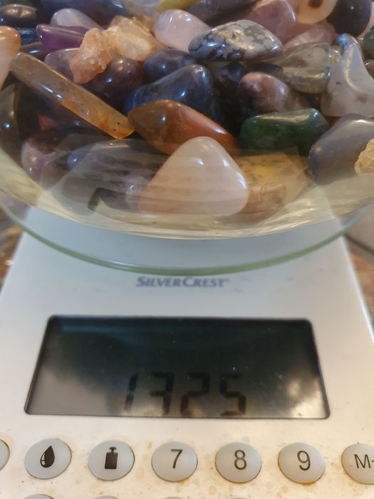 Kamienie półszlachetne 1325g.