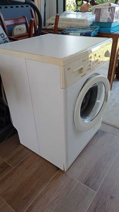 Máquina de Lavar Roupa AEG Lavamat L 60820 – Usada em Ótimo Estado