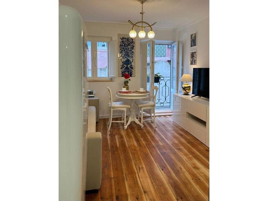 Apartamento T1 Renovado na Graça, Lisboa — São Vicente, Lisboa