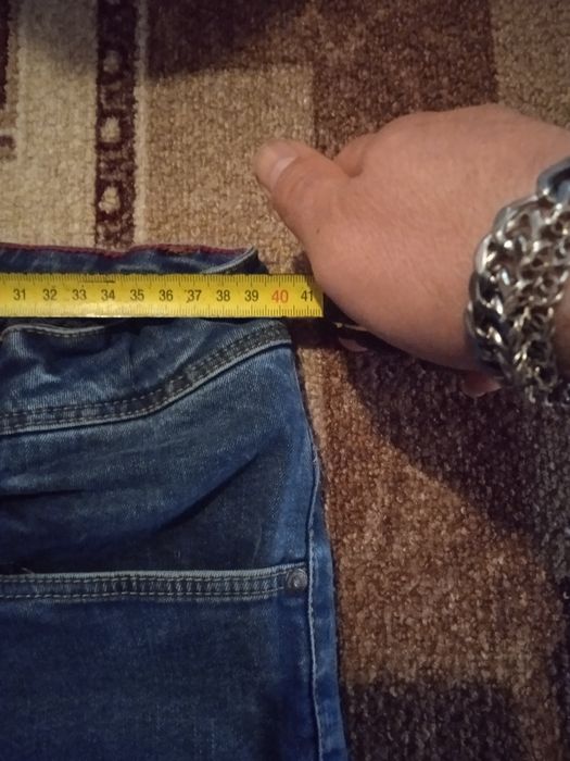 Продам джинси завужені