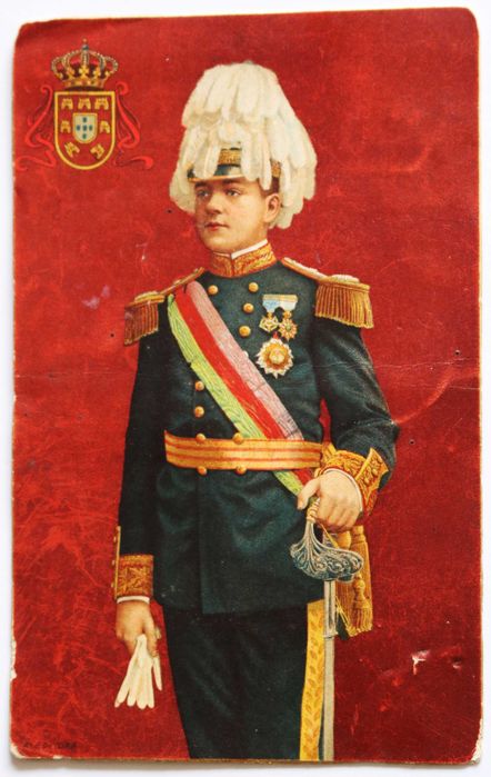 Rei D. Manuel II em uniforme ilustração a cores em postal ilustrado