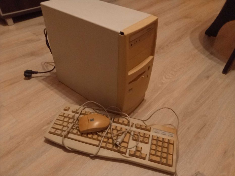 Stary komputer retro