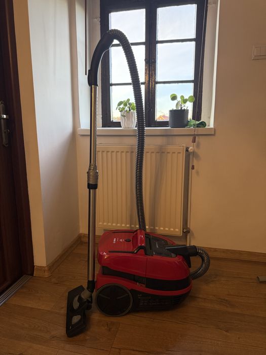 Bosch AquaWash&Clean BWD421PET – odkurzacz piorący + zestaw akcesoriów