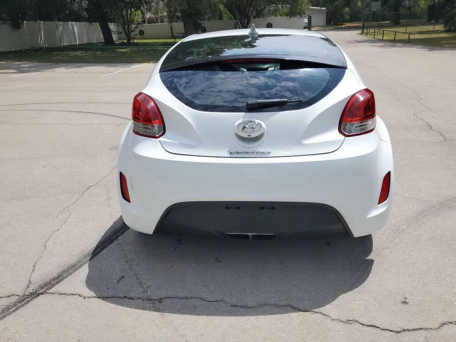 Hyundai Veloster      2015