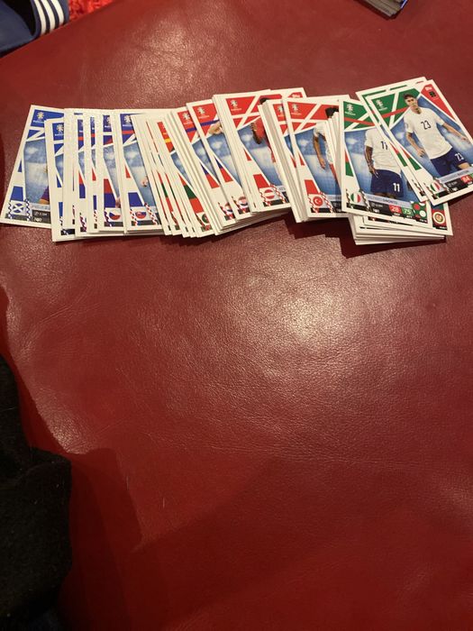 Cartas para completar coleção normais e especiais