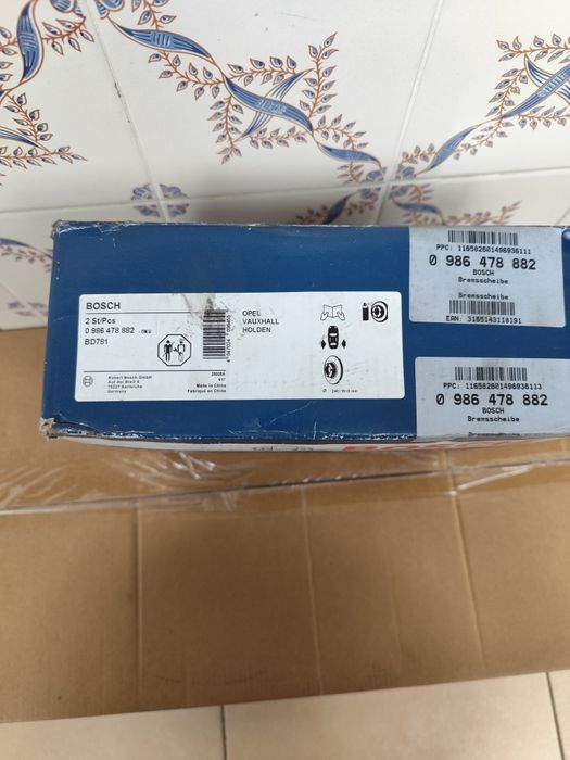 Discos de travão Bosch não ventilados de 4 furos de 240mm