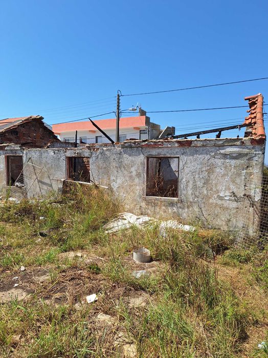 Terreno com Ruína e Projeto: Vista Serra de Sintra (Sacotes)