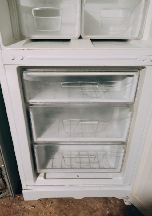 Холодильник Indesit 1,85 м