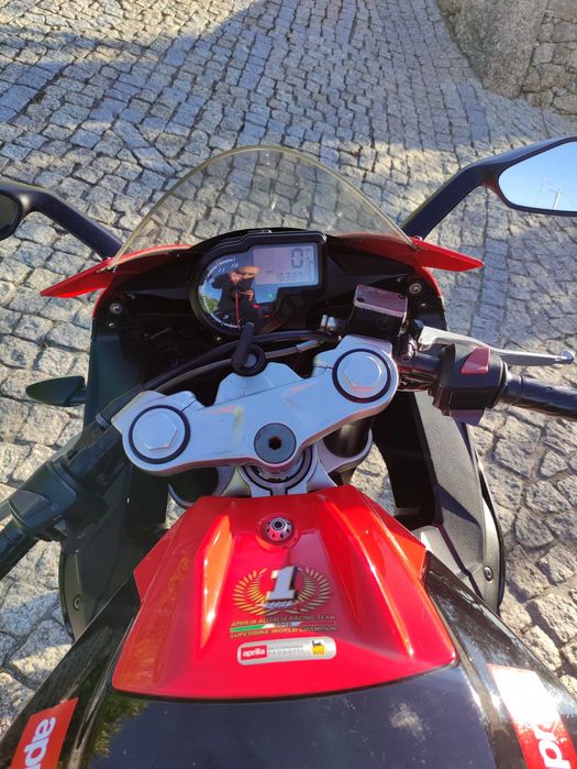 Aprilia RS4 125 (2011) – Edição Réplica MotoGP / Alitalia Racing Team