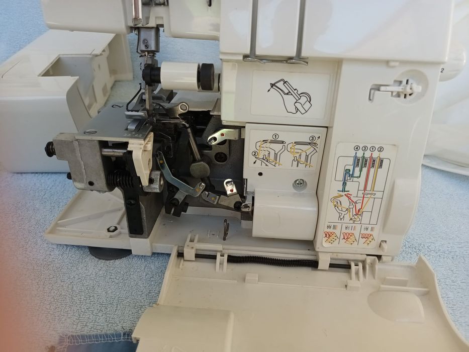 Máquina corte e costura, como nova