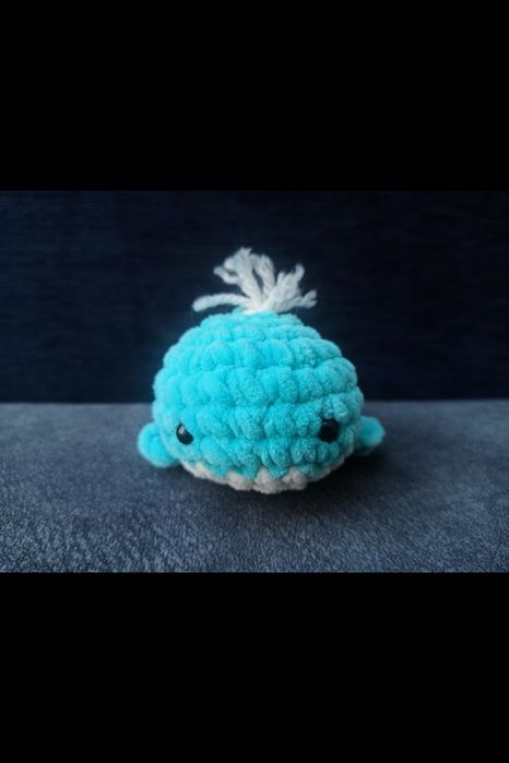 Ręcznie zrobiony na szydełku wieloryb