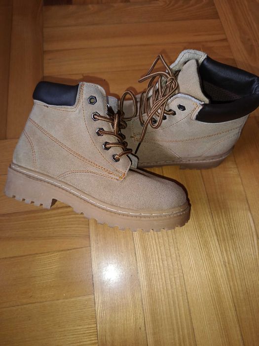 Buty trapery beżowe