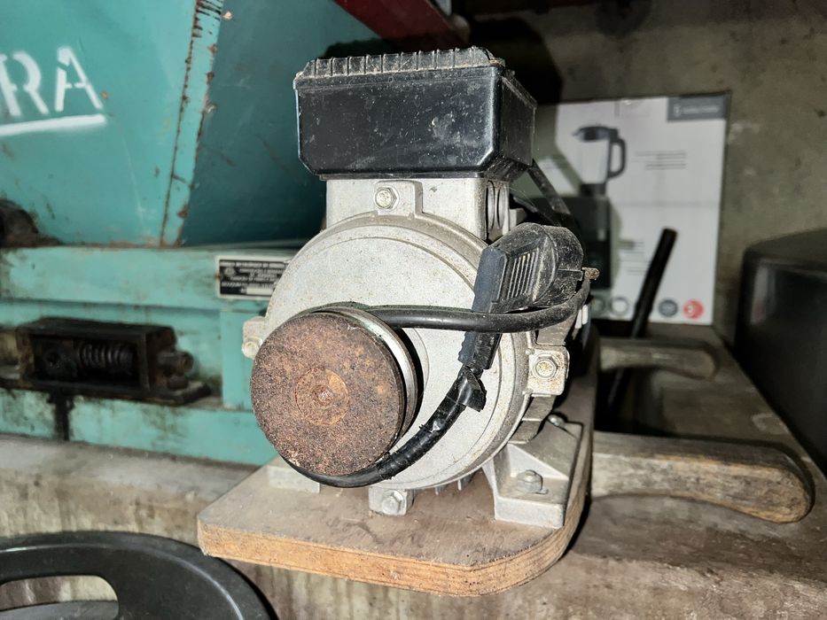 Esmagador de uvas com Motor