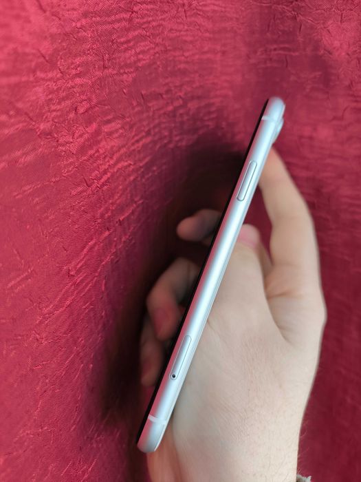 Apple iPhone XR 128 ГБ White Neverlock