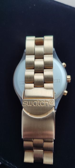 Relógio swatch dourado